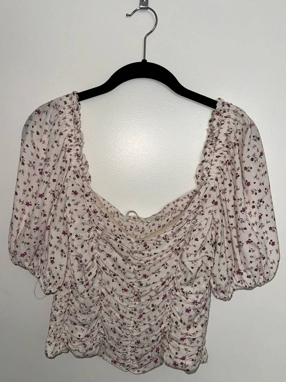 Astr Floral Ruched Puff Sleeve Blouse in Cream and Pink